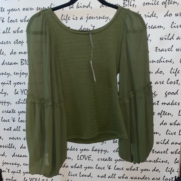 BALLOON-SLEEVE SMOCKED TOP - Picture 7 of 10